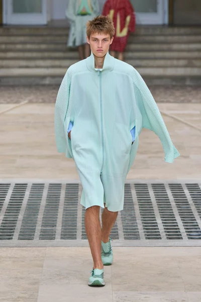Look 8